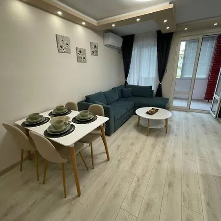 Iztochen Blvd, Free Parking