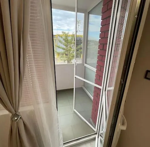 Iztochen Blvd, Free Parking *